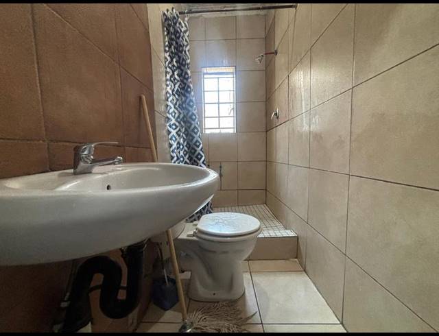 9 BEDROOM HOUSE FOR SALE IN HURST HILL